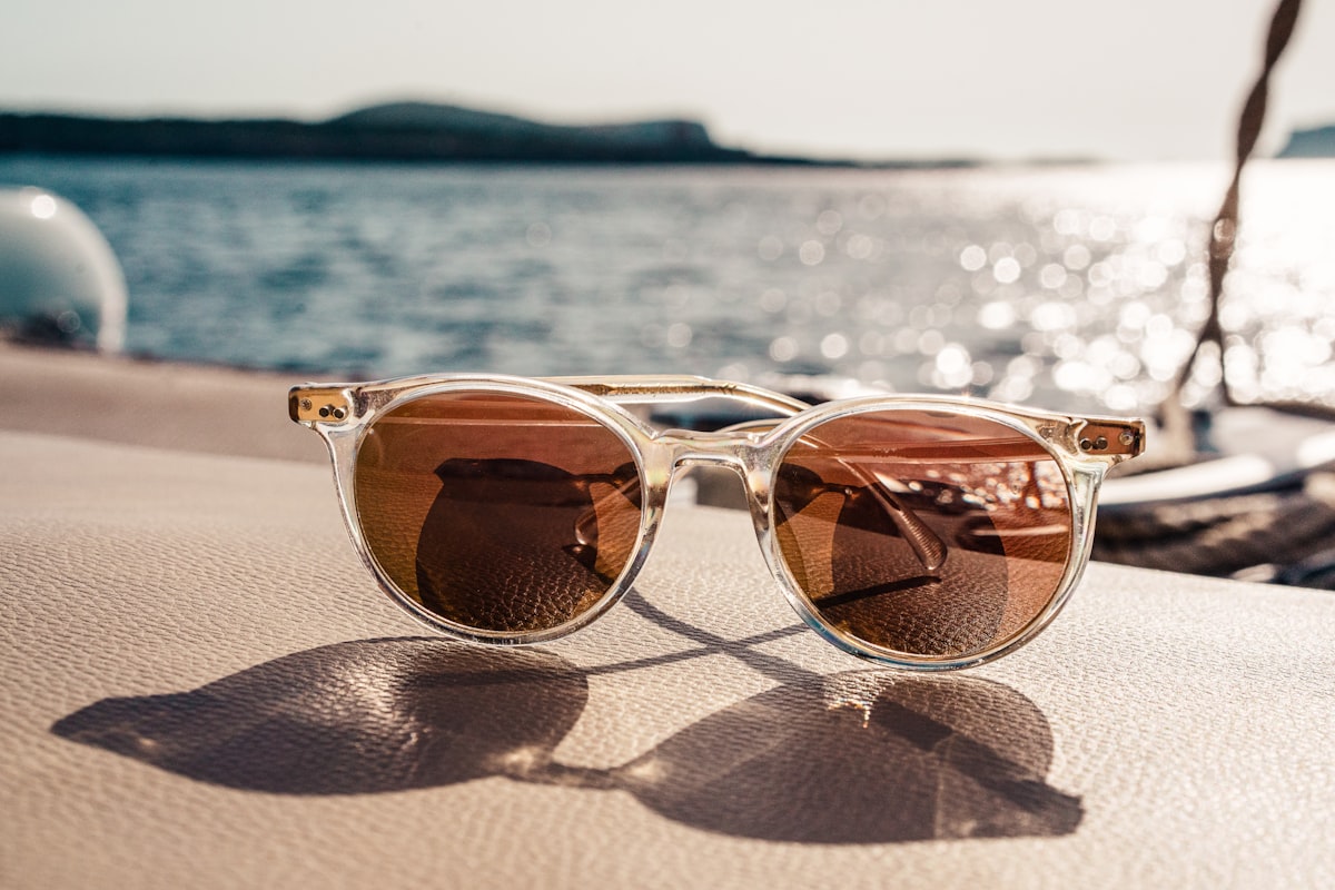 Slim cat-eye sunglasses with tortoise shell frames